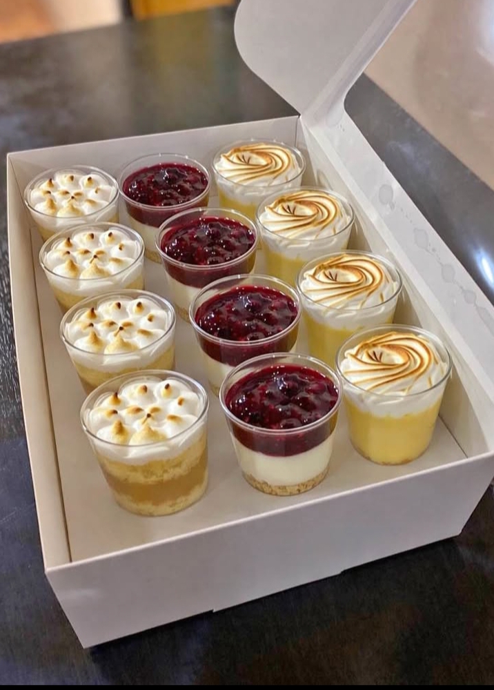 Caja de vasitos de limón, frutos rojos y maracuyá