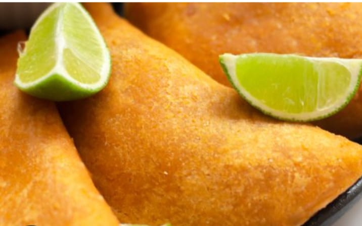 Empanadas colombianas con limón